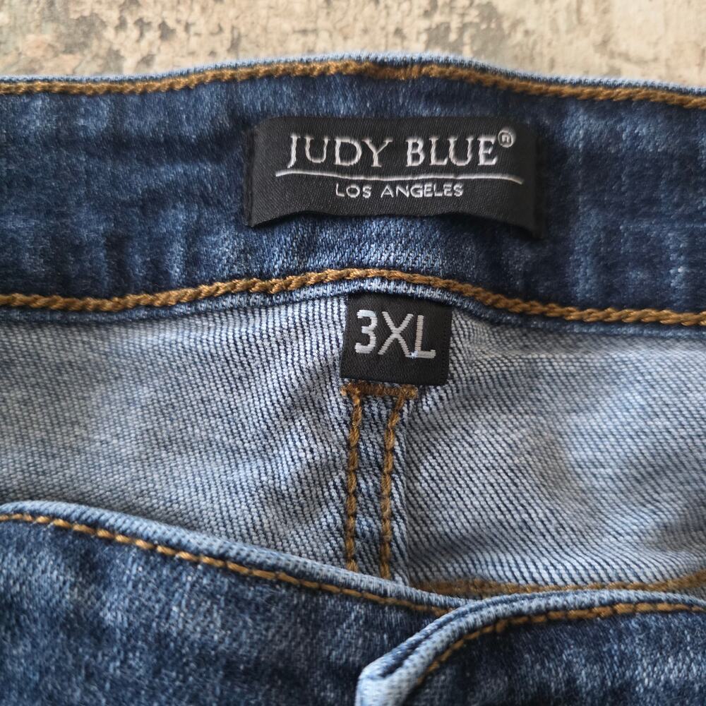 Judy Blue Woman's Cuffed Hem Jean Shorts Size 3XL - Picture 6 of 8